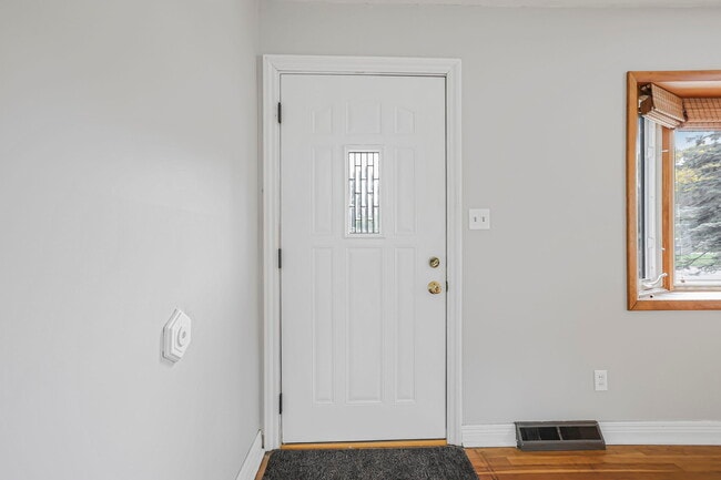 1062 Oberlin Dr, Columbus, OH 43221 - photo 4