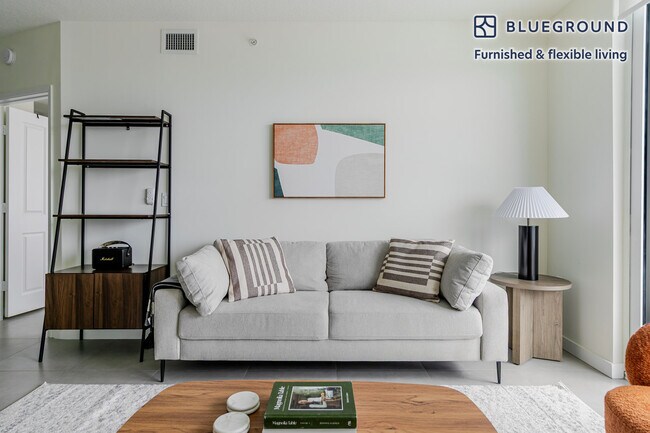 729 NW 2nd St unit FL10-ID154, Miami, FL 33128 - photo 2