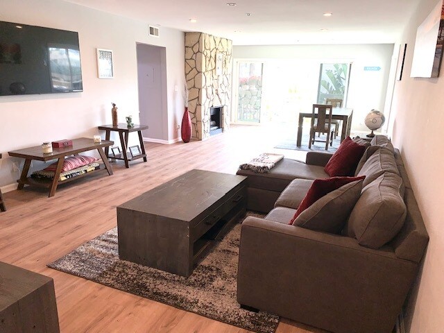 La Casita Condominium unit 115, Redondo Beach, CA 90277 - photo 1