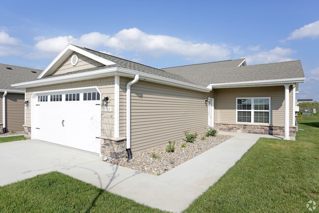 Redwood Grimes, Grimes, IA 50111 - photo 2