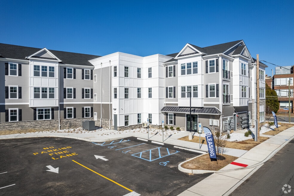 The AXIS at South Amboy on Bordentown Ave., South Amboy, NJ 08879 - photo 1