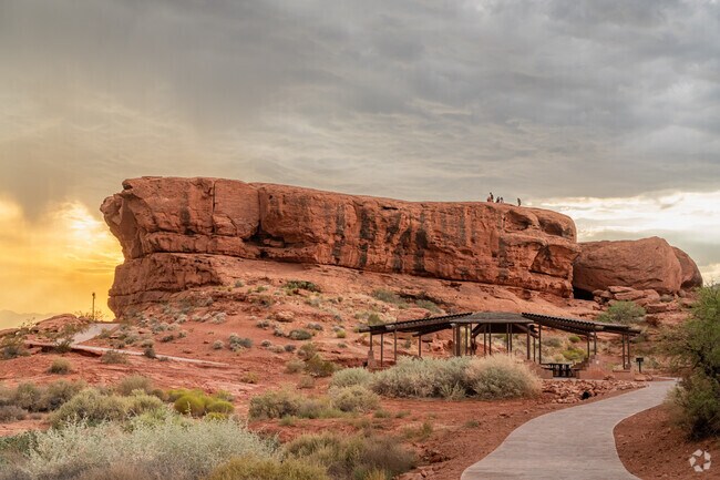 The Historic Downtown neighborhood of St. George lends itself to nature.