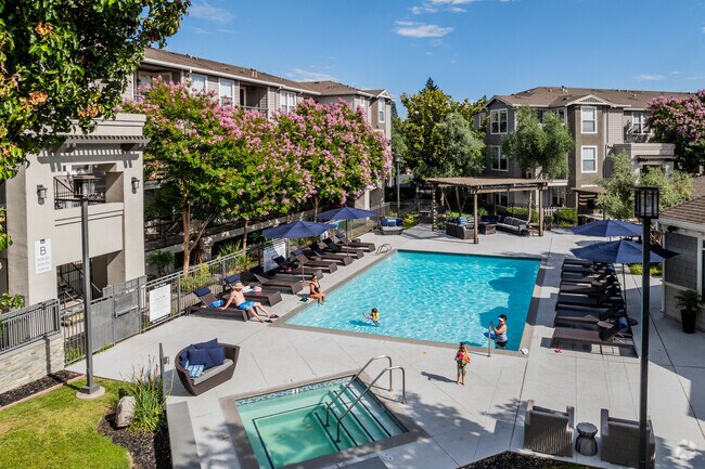 Von Uhlit Ranch is filled with beautiful community pools.