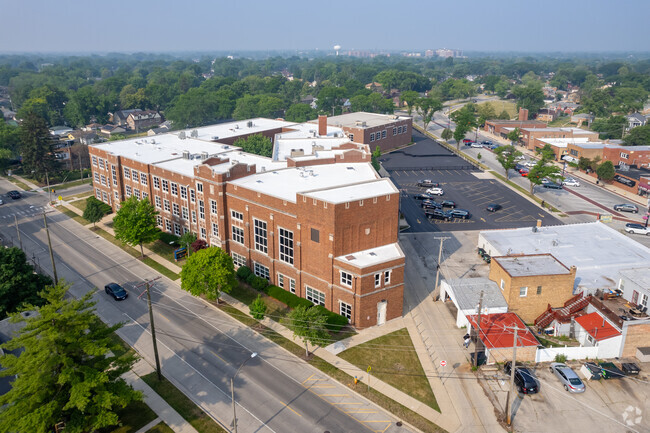 S E Gross Middle School serves grades PK, 6-8.