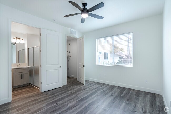 2BR, 2BA - 860SF - Living Room