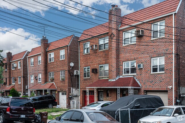Duplexes or townhomes are among the top housing choices in Elmhurst.