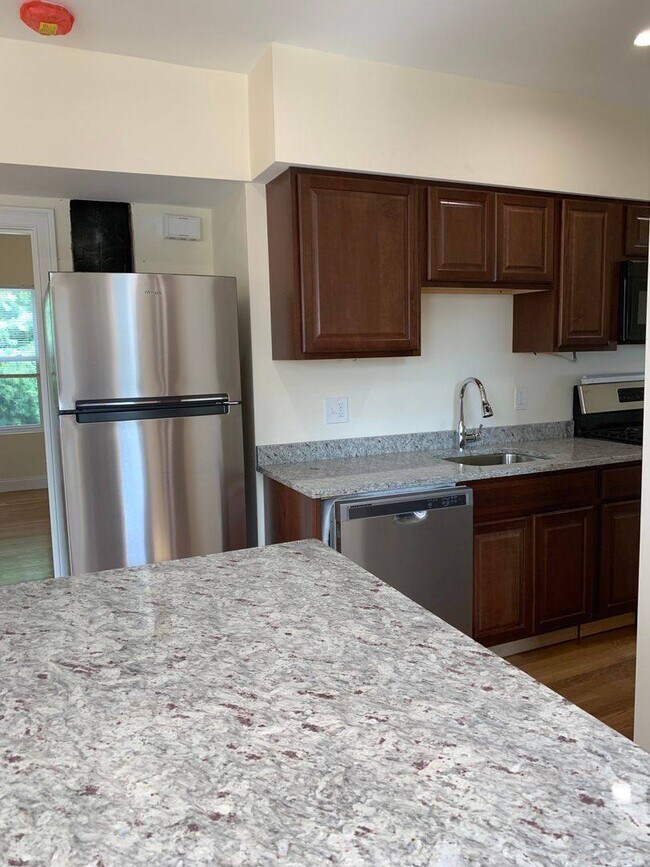 28 Cherry St Unit 2, Somerville, MA 02144