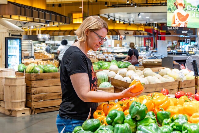 Residents of Redfields enjoy proximity to Wegmans and other retailers at 5th Street Station.