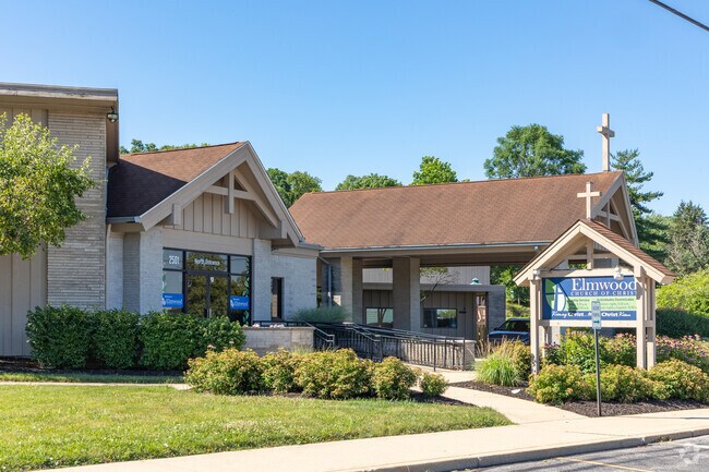 The Elmwood Church of Christ has Sunday services in English and Spanish in Lafayette.