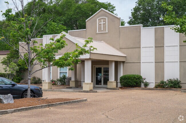 The Redeemer's School serves students in grades k through 6.