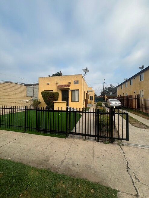 317 E 61st St, Long Beach, CA 90805 - photo 1