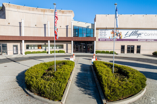 Canterbury Elementary School s a large spacious school in Richmond.