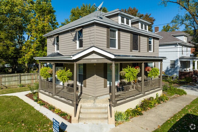 Williams-Woodland Park offers beautiful two-story American craftsmen homes.