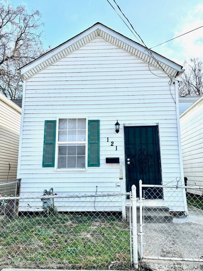 121 N 25th St, Louisville, KY 40212