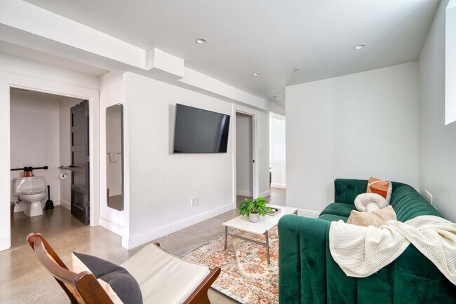 18 NW 22nd Place unit ID1309892P, Portland, OR 97210 - photo 4