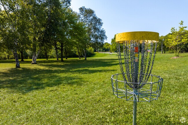 Nearby to Calumet Farms is the Dretzka Park disc golf course.