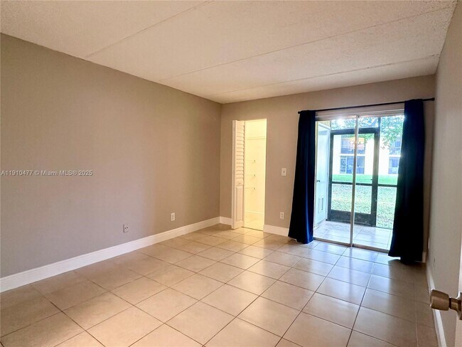 105 Meadows Cir unit 105, Boynton Beach, FL 33436 - photo 5