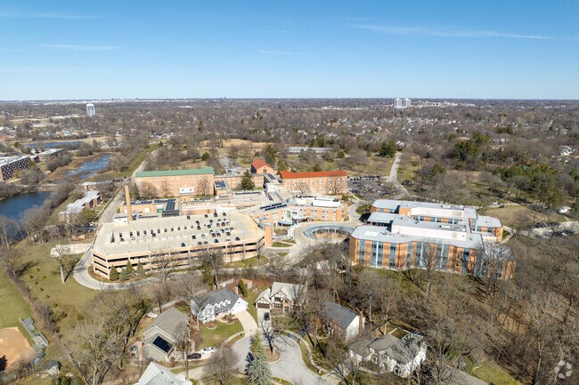 Marionjoy Rehab Hospital offers care and careers to those who live in West Wheaton.