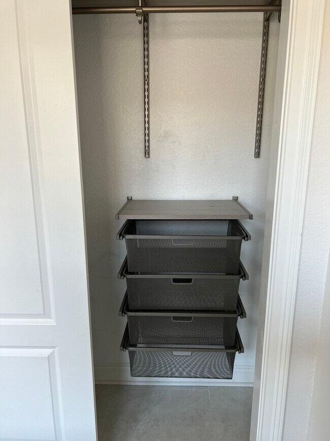 6012 Yeats Manor Dr unit 102, Tampa, FL 33616 - photo 7