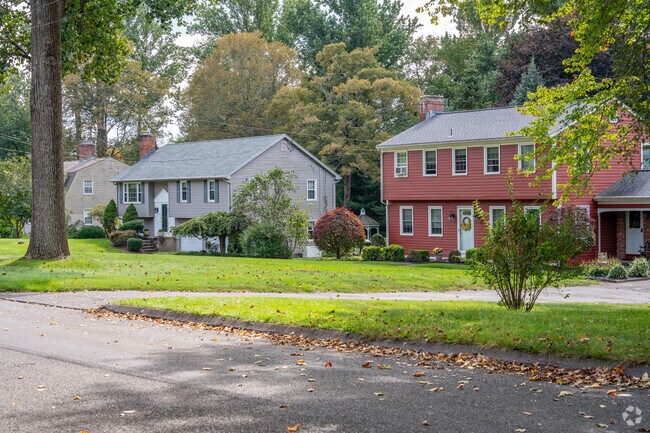 The neighborhood of Fairfield is full of Cape Cod and Four Square style homes.