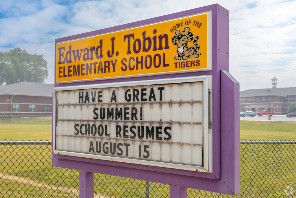 Edward J Tobin Elementary School is an above average, public school located in Burbank, IL.