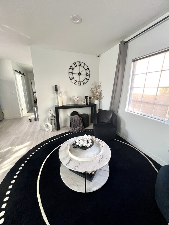 527 W Colden Ave, Los Angeles, CA 90044