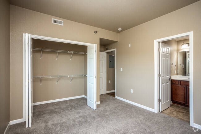 2BR, 2BA - 1,054 SF