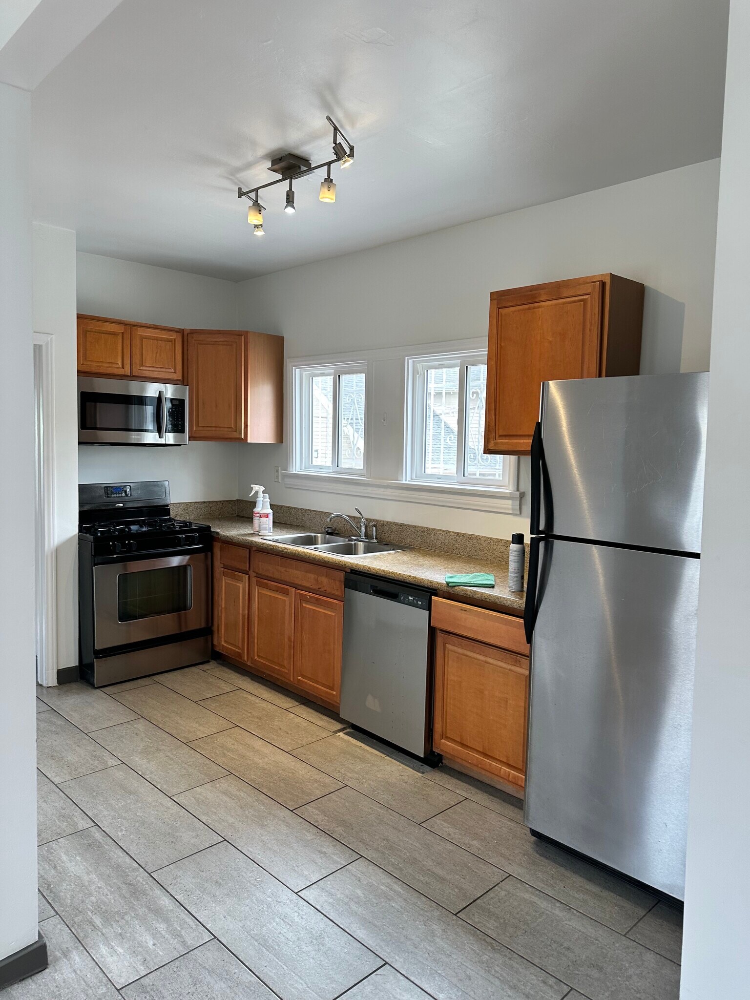 2824 Menlo Ave unit 2824.5, Los Angeles, CA 90007 - photo 1