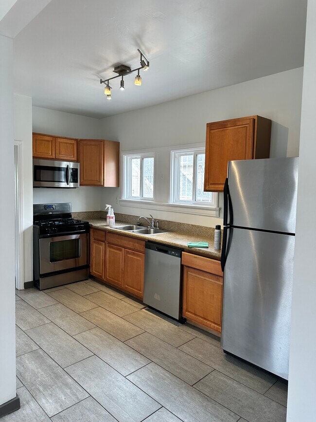 2824 Menlo Ave, Los Angeles, CA 90007