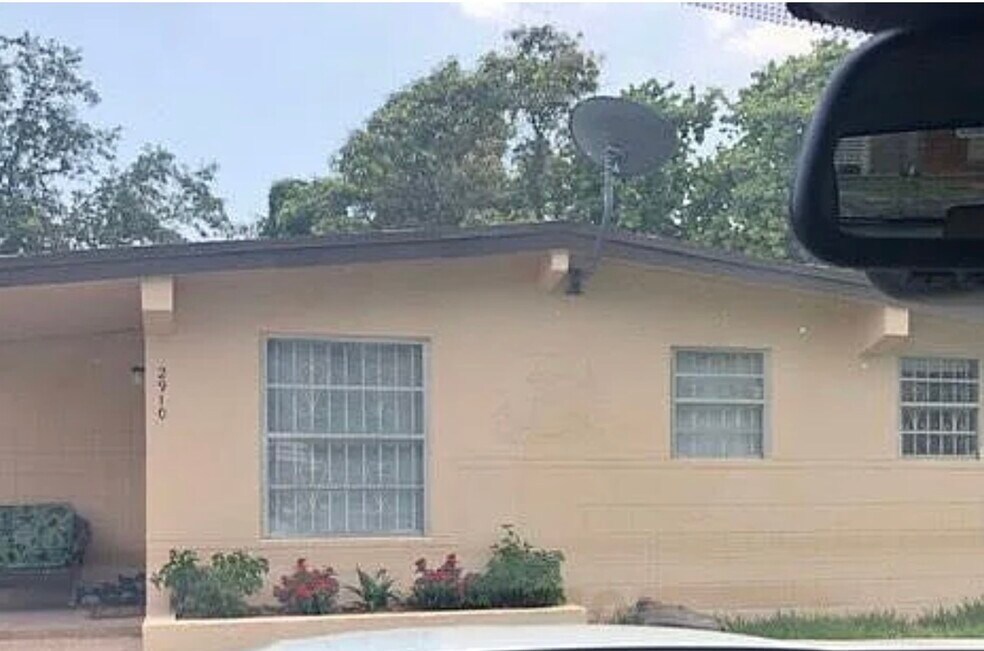 2910 NW 47th St, Miami, FL 33142 - photo 1