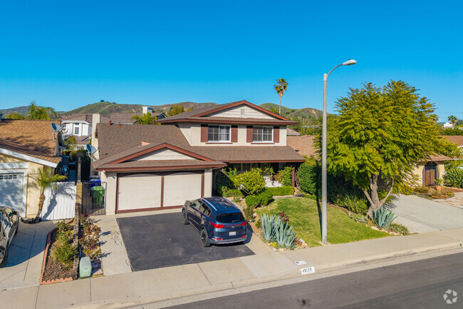 Homes throughout Midtown feature ample parking and well maintained landscaping.