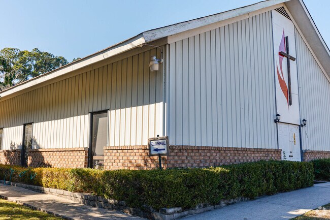 There are several buildings and structures within the Londonderry Christian Montessori campus.