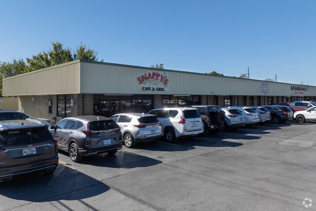 Snappy’s is a historic diner known for its hearty breakfasts and classic American fare.