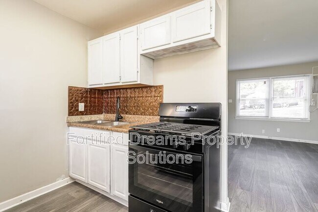 904 Lowdermilk St unit 904-C, Greensboro, NC 27401 - photo 7