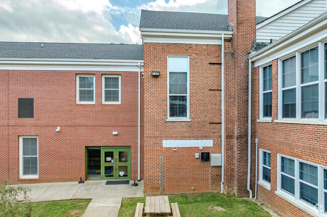 Winnona Park Elementary School is a public school in Dekalb county.