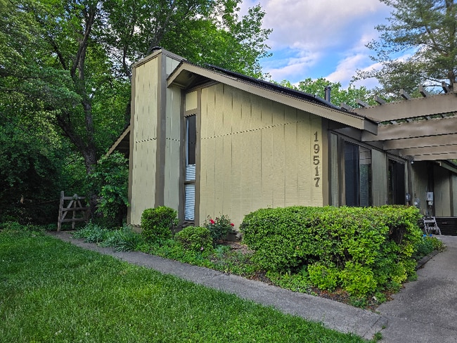 19517 Tiber Ct, Montgomery Village, MD 20886 - photo 2