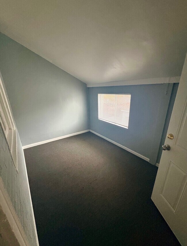 9752 S Avenue J, Chicago, IL 60617 - photo 3