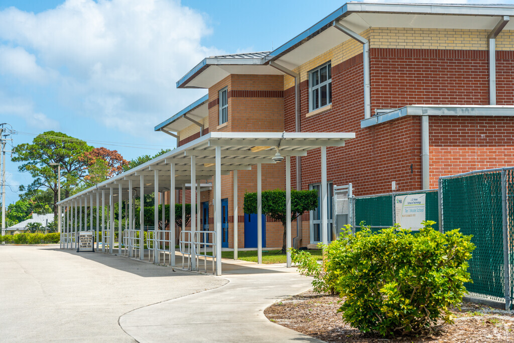 Exterior of JD Park school of technology.