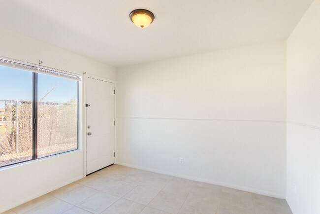 4147 Calle Barona unit B, Sierra Vista, AZ 85635 - photo 4