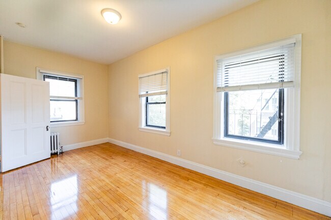 1475 Beacon St unit 2, Brookline, MA 02446 - photo 2