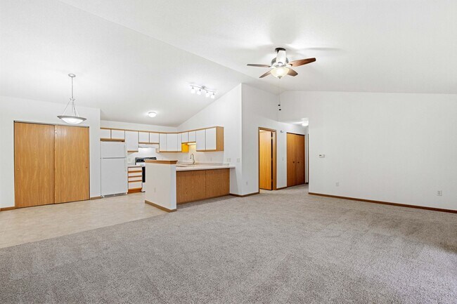 Oakridge Apartments, Mauston, WI 53948 - photo 3