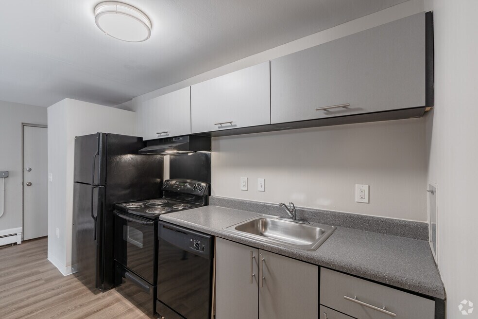 Walnut Manor Apartments, Royal Oak, MI 48073 - photo 1