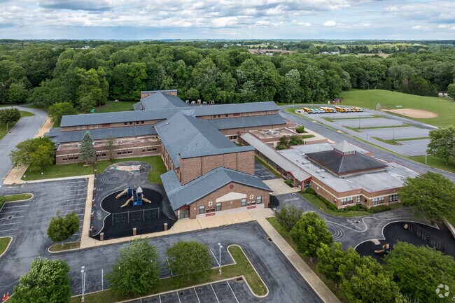 Penn London Elementary School has 1,010 students in grades K-2 with a student-teacher ratio of 15 to 1.