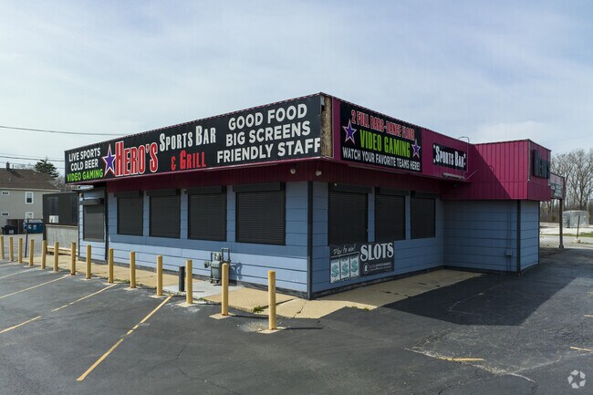 On Western Ave Hero's Grill offers up cocktails and entertainment in an unassuming Setting