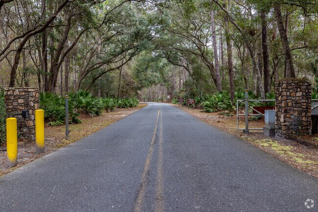 Crooked River State Park has many amenities from mature golf to exercise.