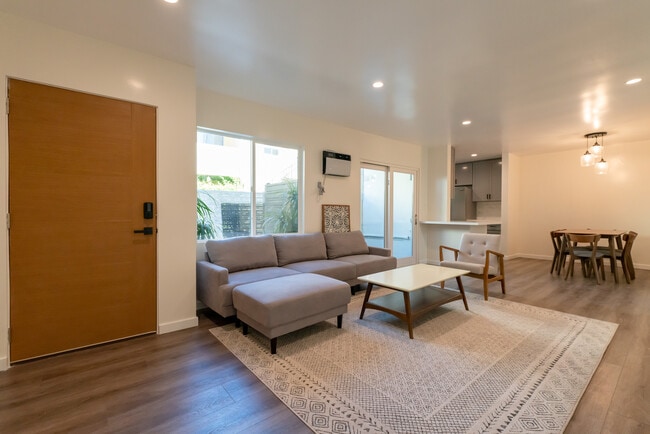 521 N Flores St, West Hollywood, CA 90048 - photo 3