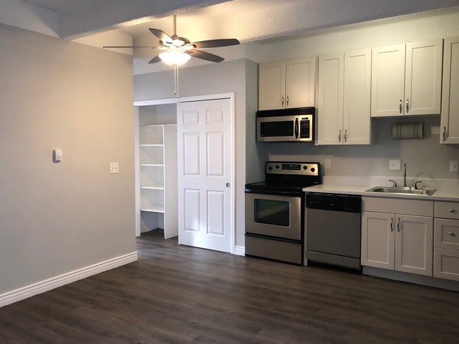 Montego Flats, Aurora, CO 80010 - photo 2