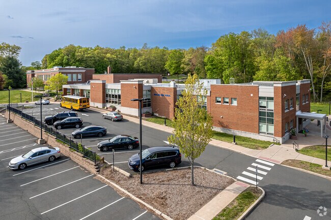 Highland Park Elementary School is a small school with fewer than 300 students in grades K-4.