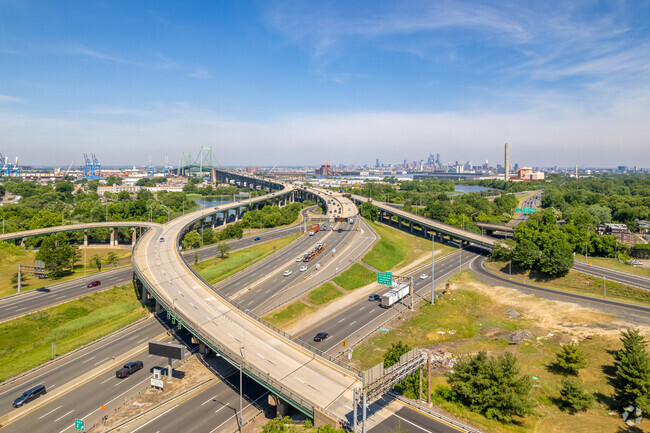Mt. Ephraim is just minutes from I-76 and the Walt Whitman Bridge for access to Philadelphia.