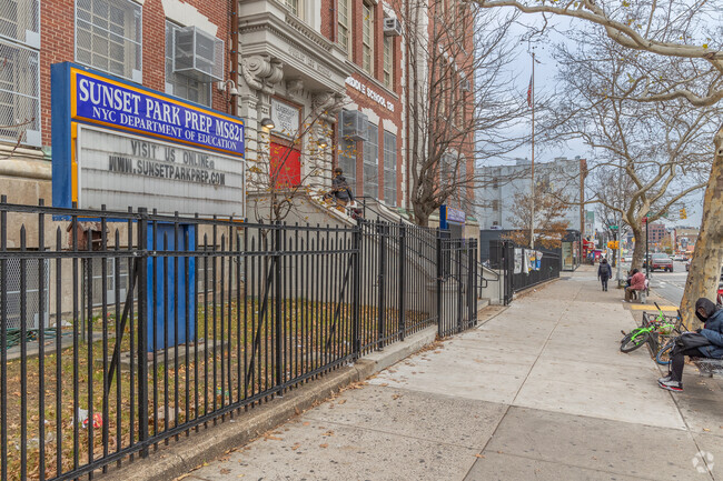 The school enrolls 90% economically disadvantaged students.